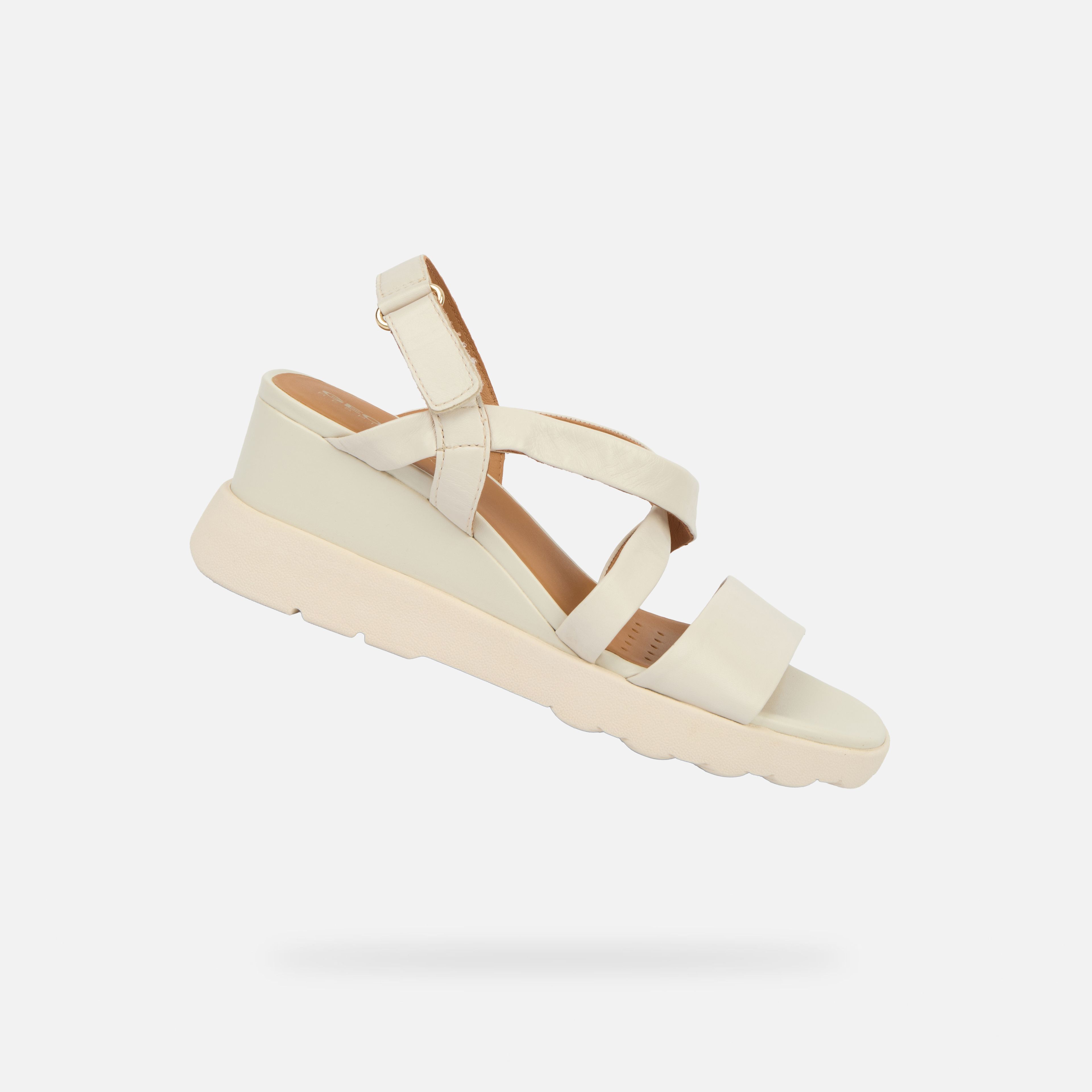 Kremowe damskie buty na koturnie Geox Spherica EC6