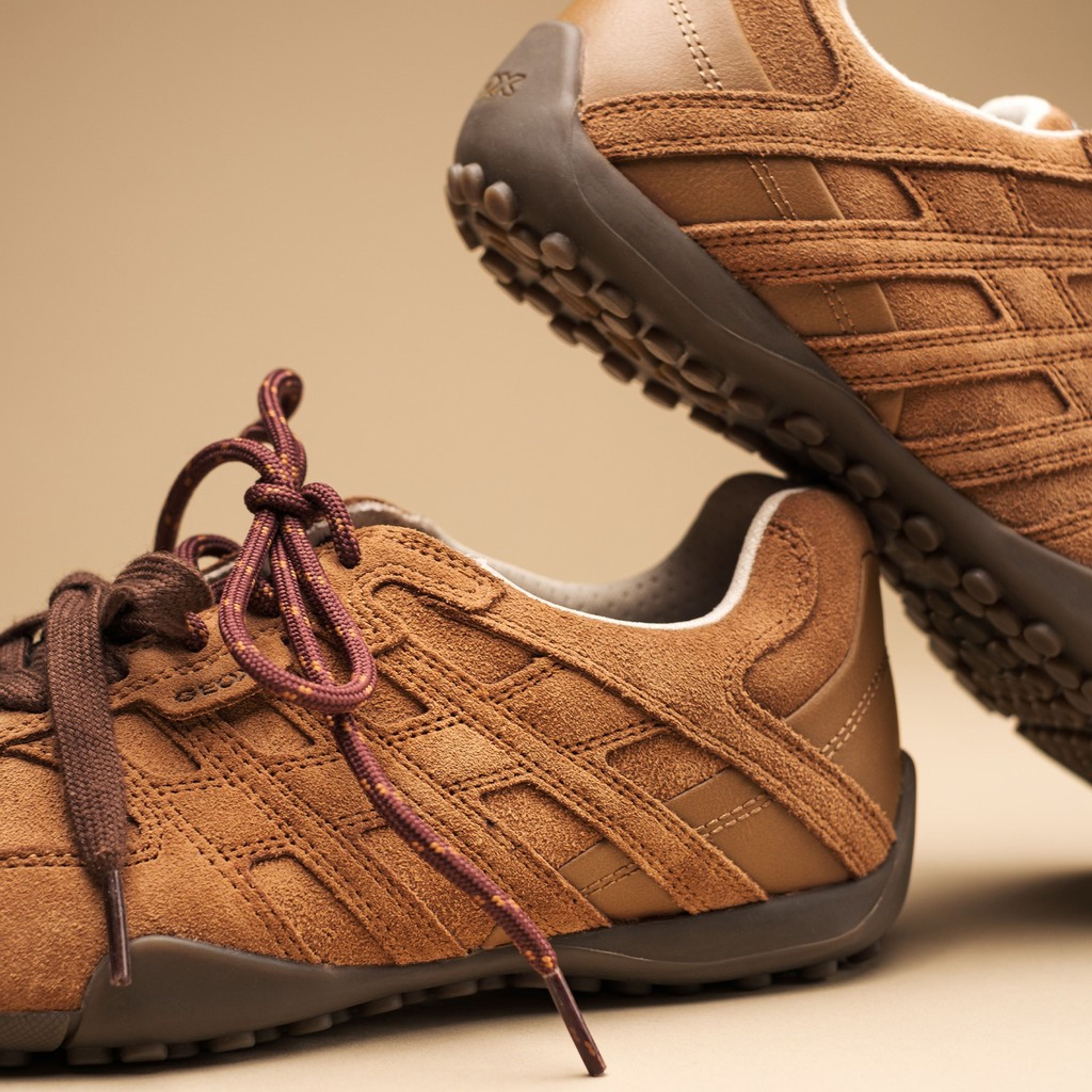 Hnedé dámske tenisky Geox Snake - 008