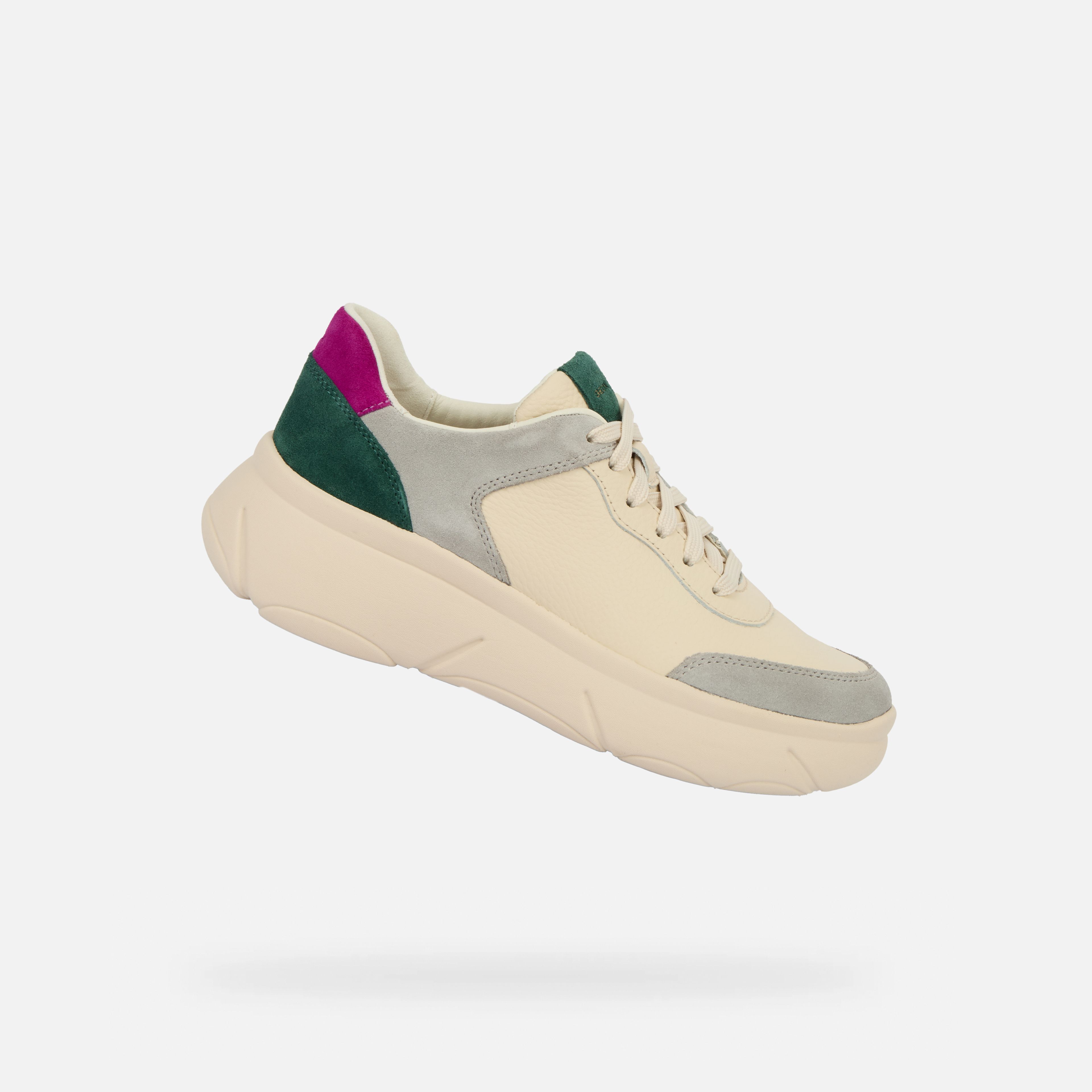 Kremowe damskie sneakersy Geox Nebula 2.0 X