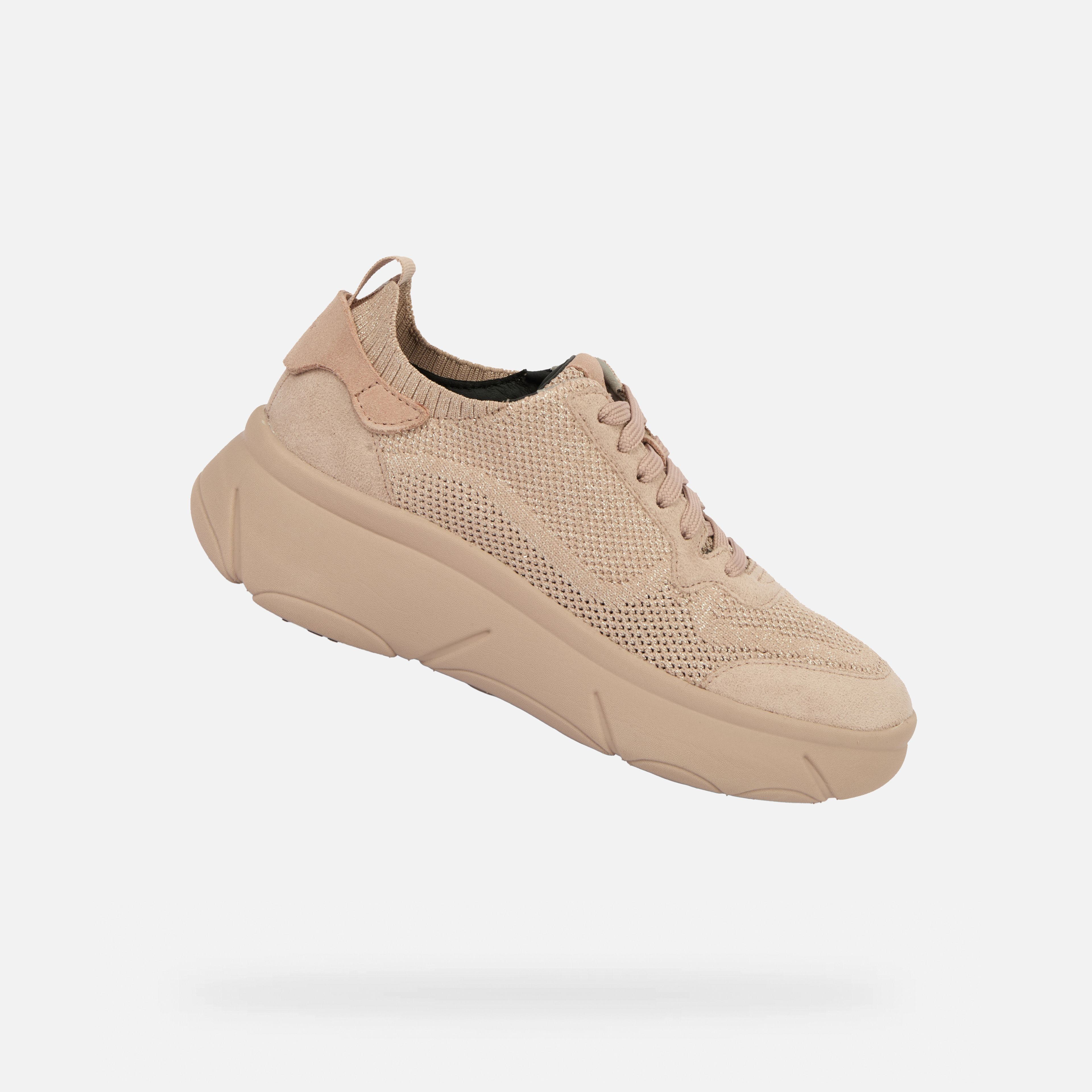 Beżowe damskie sneakersy Geox Nebula 2.0 X