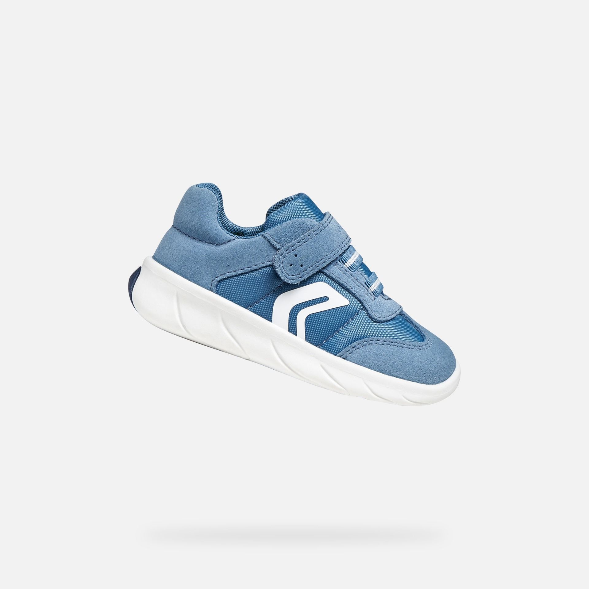 Světle modrá chlapecká obuv Geox Foot-run - 001